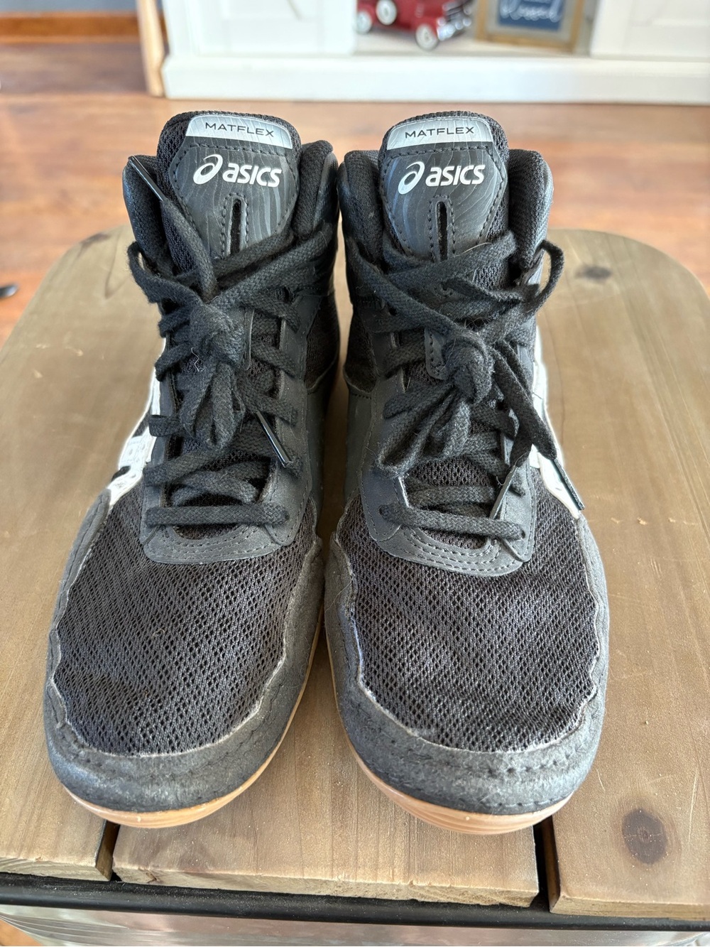 ASICS Matflex 7 GS Wrestling Shoes Youth 4.5 Black White Gum Sole 1084A011